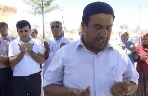 Πρωτοφανείς καταστάσεις στην Τουρκία: Ιμάμης προσεύχεται… κατά του δολαρίου! – Βίντεο